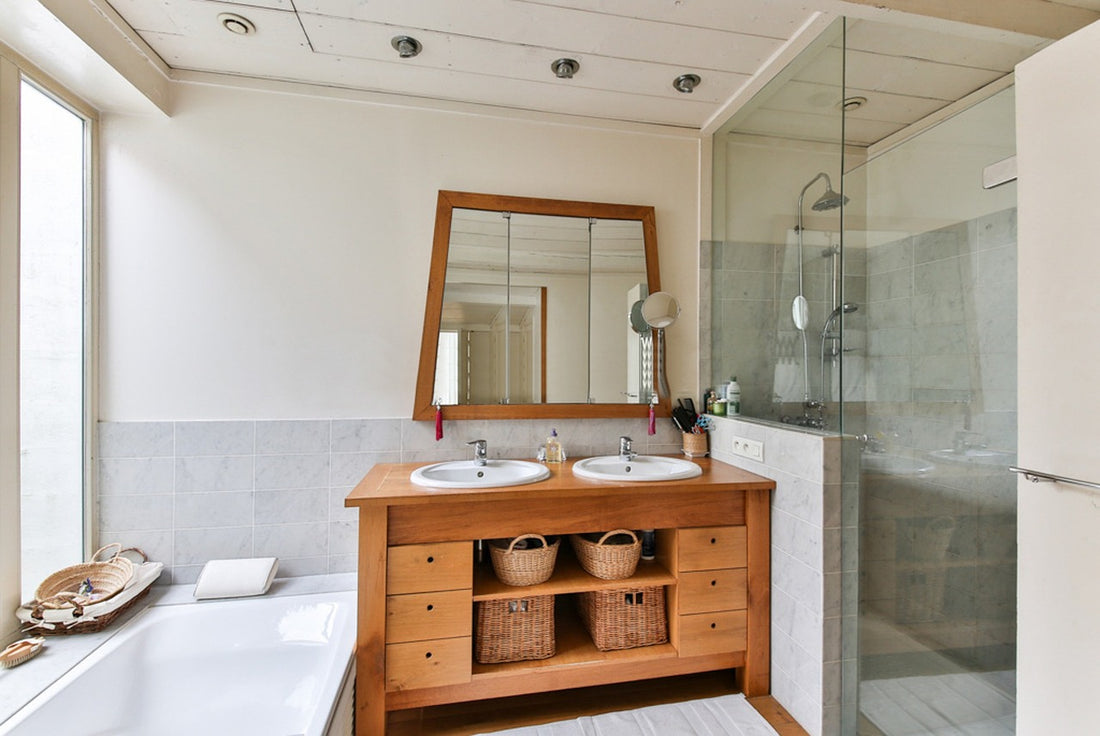 How Do Hotels Keep Glass Shower Doors Clean?